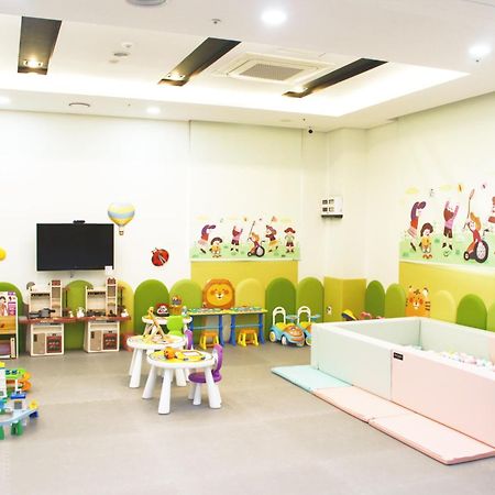 Ramada By Wyndham Yongin Hotel Eksteriør billede