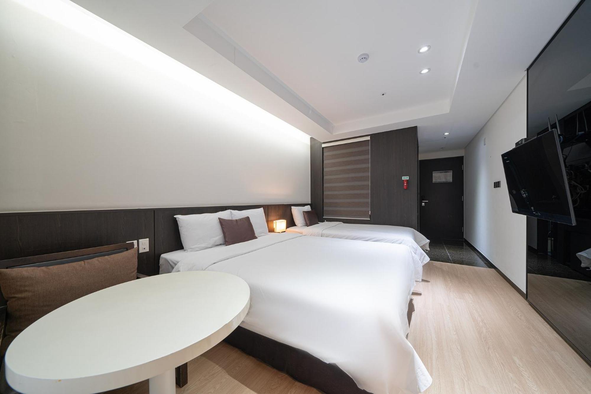 Ramada By Wyndham Yongin Hotel Eksteriør billede
