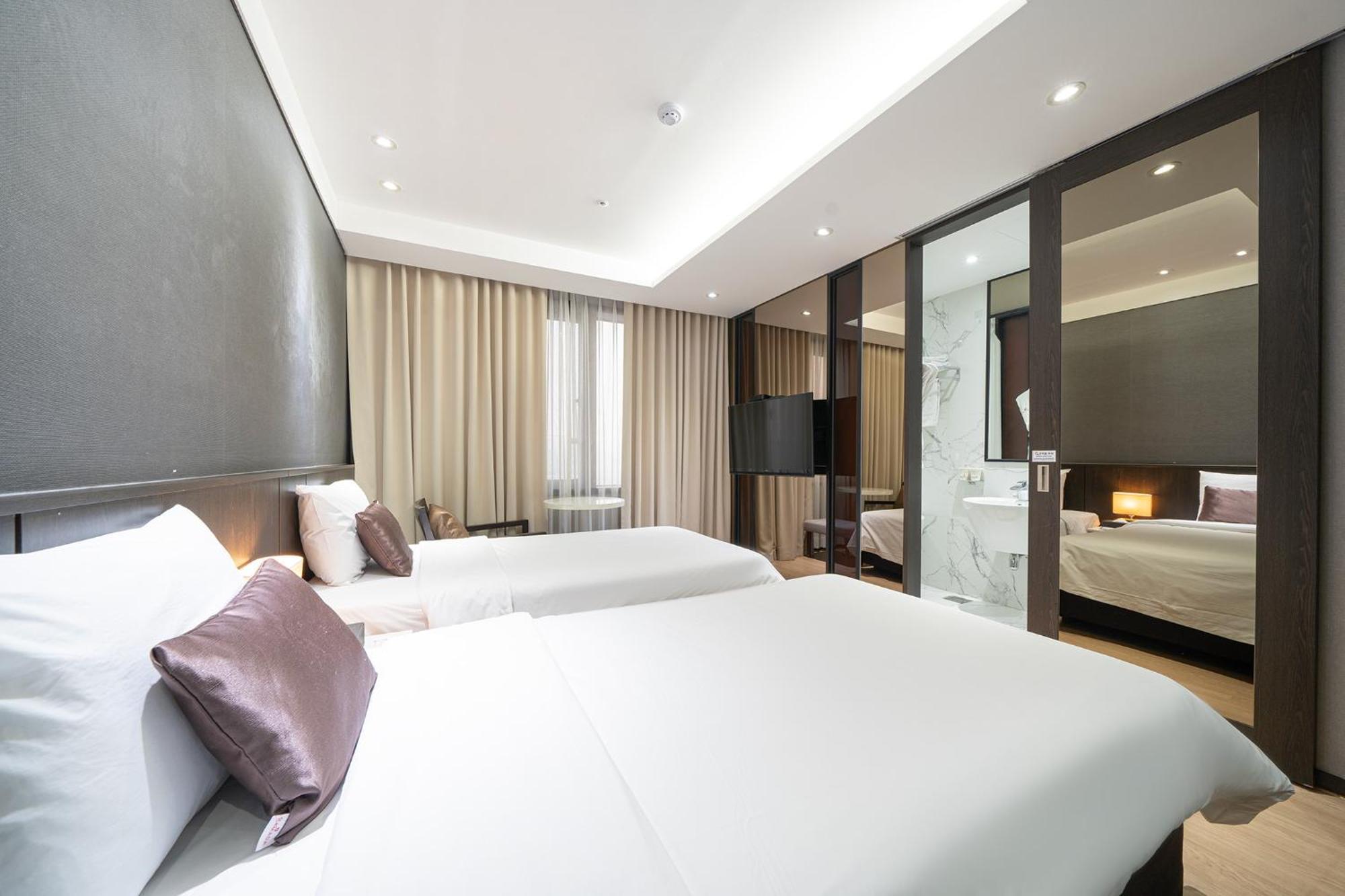Ramada By Wyndham Yongin Hotel Eksteriør billede