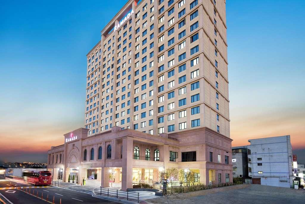 Ramada By Wyndham Yongin Hotel Eksteriør billede